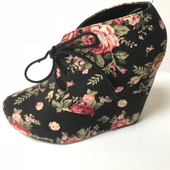 Shi by JOURNEYS Shoes - Shi by Journeys Floral Laced Wedge Shoe Bootie 8.5